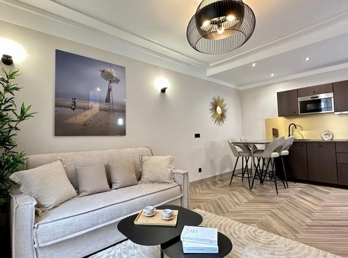 Parisian Gem With Eiffel Tower View Paris